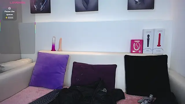 Melodi Roux online show from 01.09.26