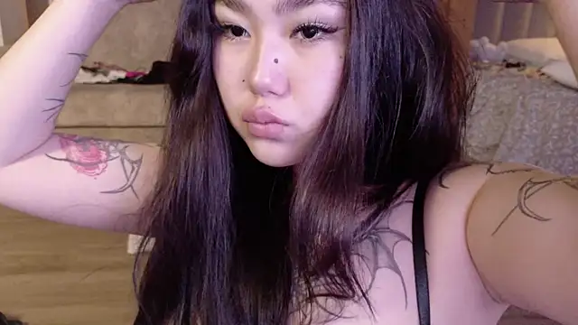 Snapshot of Yuriko_May chatting on 10.03.25 Yuriko May online show from 10.03.25