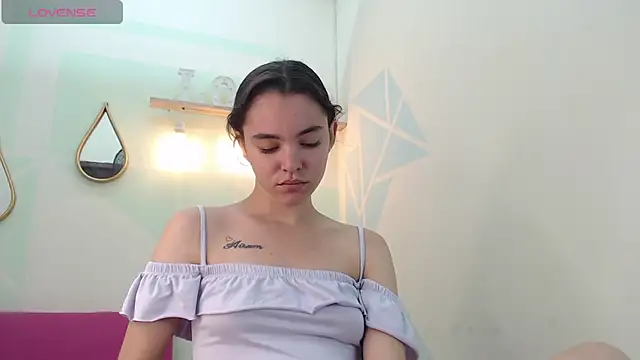 Mia-kalinfa online show from 02.28.25