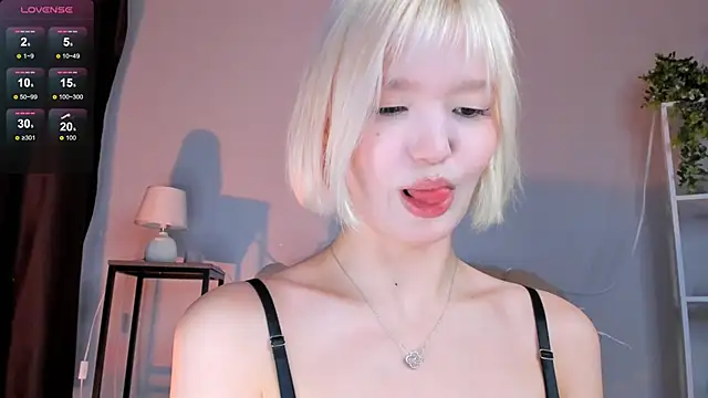 Snapshot of milli_sun_ chatting on 01.22.25 milli sun  online show from 01.22.25