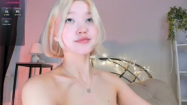 Snapshot of milli_sun_ chatting on 01.26.25 milli sun  online show from 01.26.25