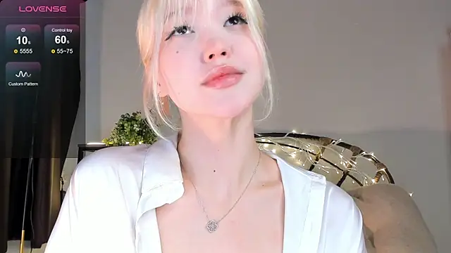 Snapshot of milli_sun_ chatting on 03.06.25 milli sun  online show from 03.06.25