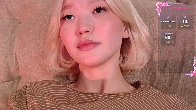 Snapshot of milli_sun_ chatting on 10.05.25 milli sun  online show from 10.05.25