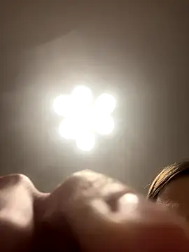 Snapshot of Janet_Welder chatting on 12.14.25 Janet Welder online show from 12.14.25