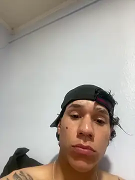 Snapshot of EduardoTitan97 chatting on 10.21.25 EduardoTitan97 online show from 10.21.25