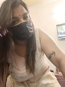 Snapshot of Archi-07 chatting on 03.08.25 Archi-07 online show from 03.08.25