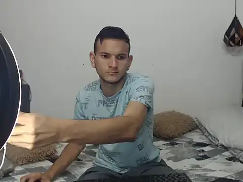 Latin Boy24 online show from 10.13.25