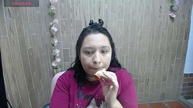 Snapshot of solyeria chatting on 02.19.25 solyeria online show from 02.19.25