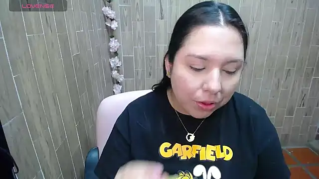 Snapshot of solyeria chatting on 09.10.25 solyeria online show from 09.10.25