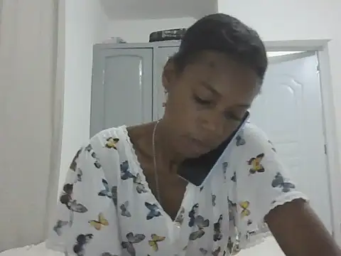 Snapshot of adele-33 chatting on 09.28.25 adele-33 online show from 09.28.25