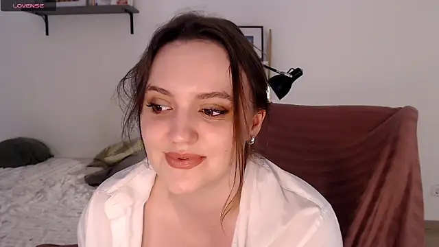 Snapshot of Lella_Ryann_ chatting on 07.16.26 Lella Ryann online show from 07.16.26