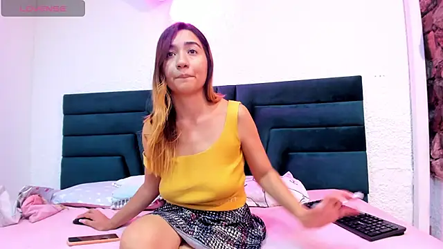 LisaWhite  online show from 12.01.24