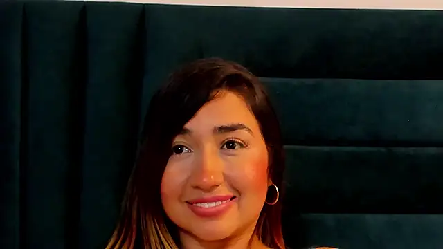 LisaWhite  online show from 03.05.25