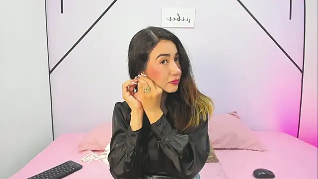 LisaWhite  online show from 11.11.25