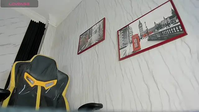 Snapshot of TOWERS21_ chatting on 12.10.24 TOWERS21 online show from 12.10.24