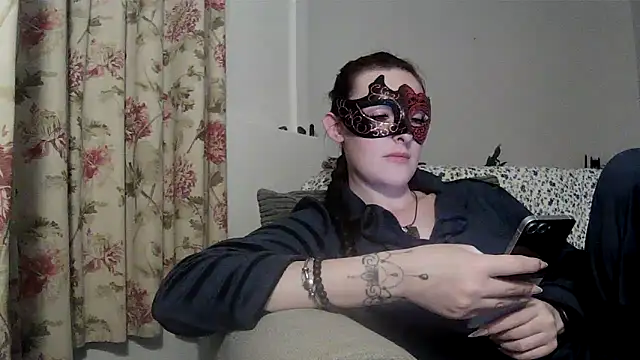 LexiSnowUK online show from 04.13.26