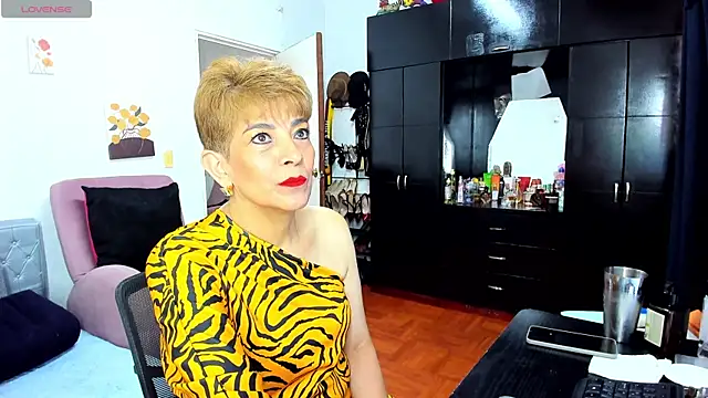 Snapshot of Angelina_Stone_65 chatting on 04.21.26 Angelina Stone 65 online show from 04.21.26