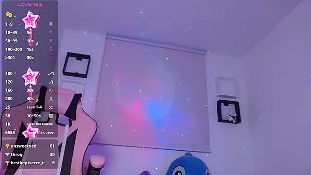 Snapshot of evie_cloud chatting on 12.19.24 evie cloud online show from 12.19.24