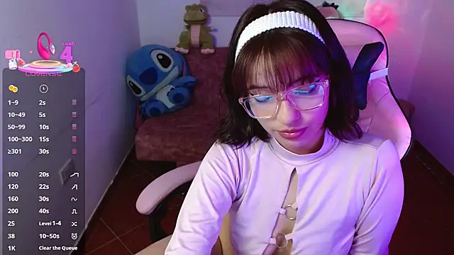 Snapshot of evie_cloud chatting on 02.28.25 evie cloud online show from 02.28.25