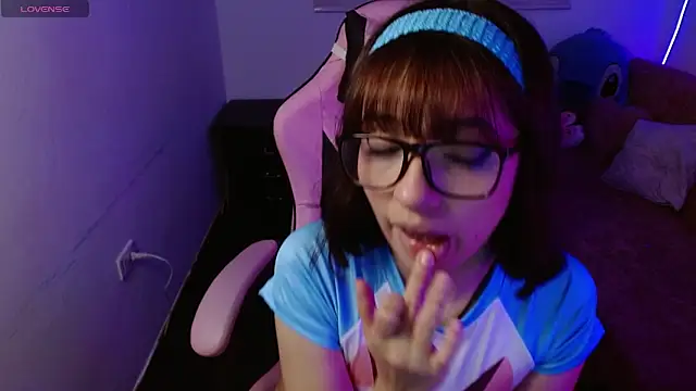 Snapshot of evie_cloud chatting on 03.19.25 evie cloud online show from 03.19.25