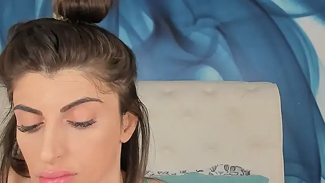 SkinnyDolly online show from 09.28.25