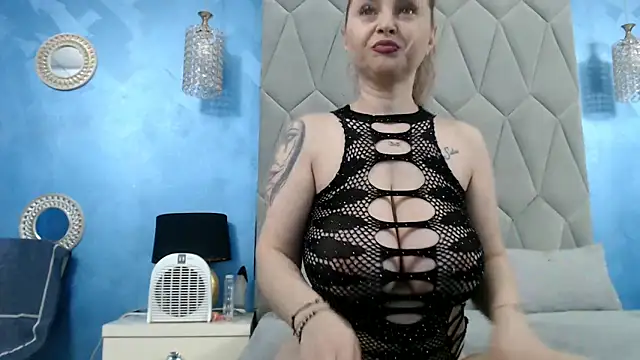 Snapshot of AretiAlisya chatting on 02.26.25 AretiAlisya online show from 02.26.25