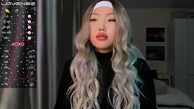 Snapshot of uko_sa chatting on 12.20.24 uko sa online show from 12.20.24