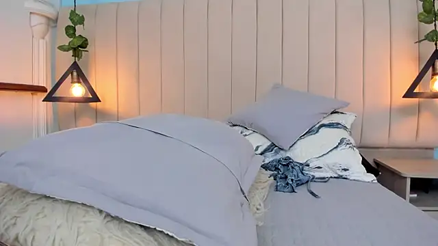 JulianaWaldo online show from 01.31.25