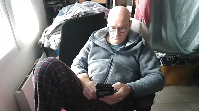 Snapshot of bogland33 chatting on 02.01.26 bogland33 online show from 02.01.26