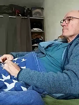 Snapshot of bogland33 chatting on 02.07.26 bogland33 online show from 02.07.26