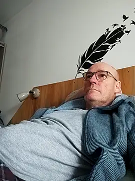 Snapshot of bogland33 chatting on 02.11.26 bogland33 online show from 02.11.26