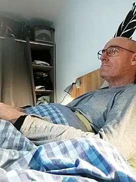 Snapshot of bogland33 chatting on 02.12.26 bogland33 online show from 02.12.26