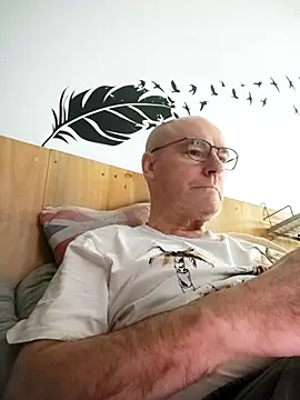 Snapshot of bogland33 chatting on 02.13.26 bogland33 online show from 02.13.26