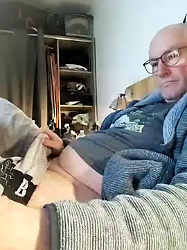 Snapshot of bogland33 chatting on 02.15.26 bogland33 online show from 02.15.26