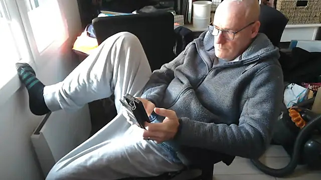 Snapshot of bogland33 chatting on 02.23.26 bogland33 online show from 02.23.26