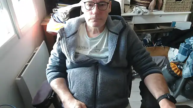 Snapshot of bogland33 chatting on 02.25.26 bogland33 online show from 02.25.26