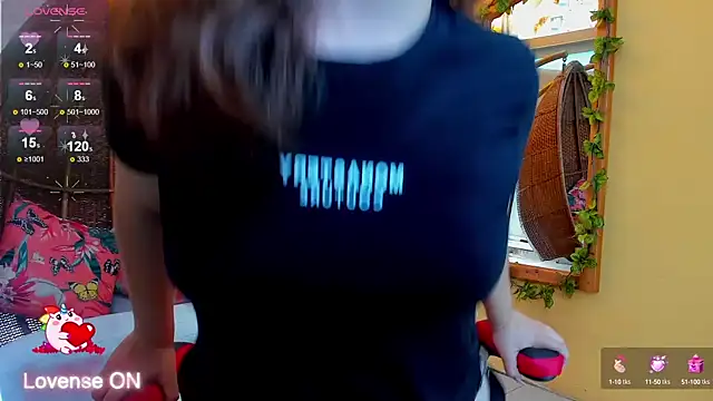 Snapshot of KarenPautt chatting on 01.07.25 KarenPautt online show from 01.07.25