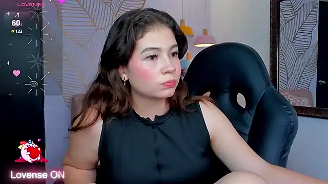 Snapshot of KarenPautt chatting on 01.12.25 KarenPautt online show from 01.12.25