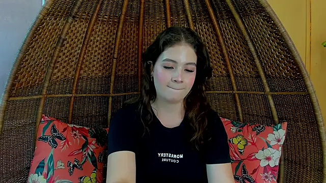 Snapshot of KarenPautt chatting on 01.28.25 KarenPautt online show from 01.28.25