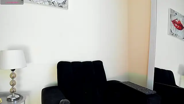 Snapshot of its__angelica_ chatting on 04.25.26 its angelica online show from 04.25.26