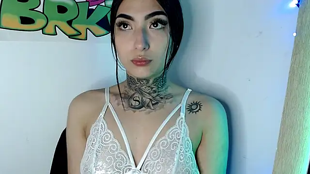 Snapshot of zarai_angels chatting on 02.24.25 zarai angels online show from 02.24.25