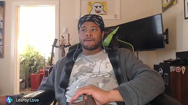 Learoy Love online show from 01.17.25