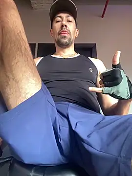 Snapshot of dantedesirexx chatting on 11.15.25 dantedesirexx online show from 11.15.25