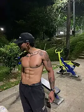 Snapshot of dantedesirexx chatting on 02.13.26 dantedesirexx online show from 02.13.26