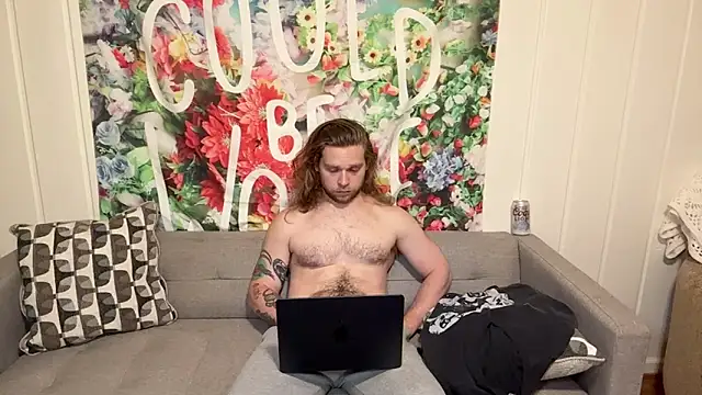 Snapshot of DaddydayDrinkzz chatting on 05.16.26 DaddydayDrinkzz online show from 05.16.26