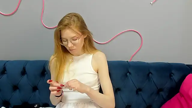 Snapshot of Esme_Runn chatting on 03.21.25 Esme Runn online show from 03.21.25