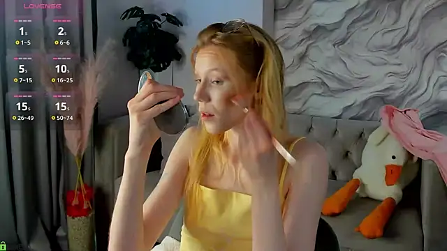 Snapshot of Esme_Runn chatting on 06.22.26 Esme Runn online show from 06.22.26