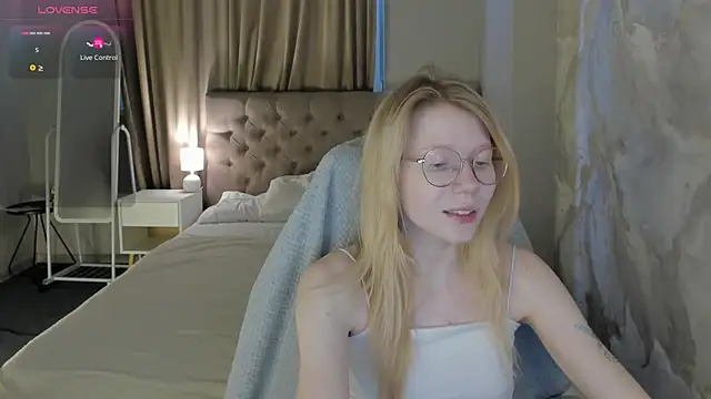 Snapshot of Esme_Runn chatting on 07.03.26 Esme Runn online show from 07.03.26