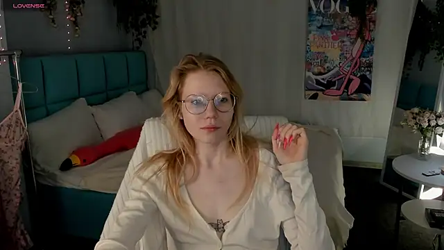 Snapshot of Esme_Runn chatting on 07.06.26 Esme Runn online show from 07.06.26