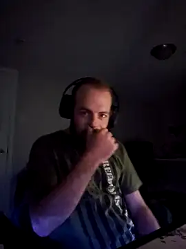 Snapshot of SirYummy18 chatting on 12.07.24 SirYummy18 online show from 12.07.24